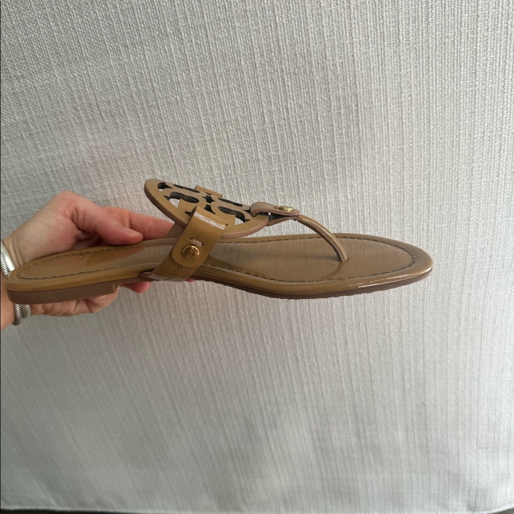 Tory Burch gloss sandals - Picture 3 of 5
